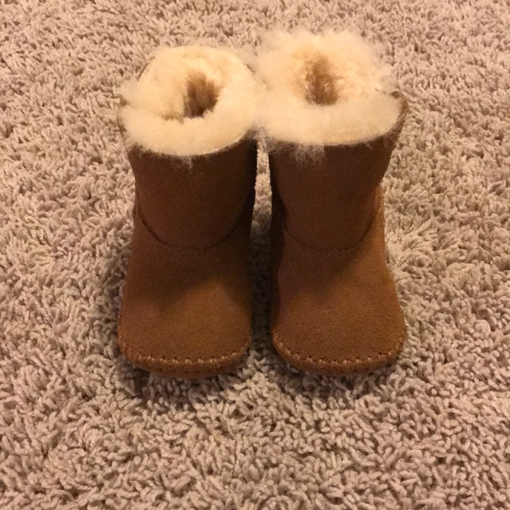Infant Ugg Caden boots - size 2/3 - Picture 2 of 4